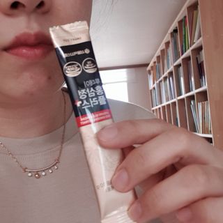 서울약사신협_투데이홍삼정플러스스틱_10g x 30포 — 5점을 준 리뷰어가 2021년 6월 올린 사용 사진