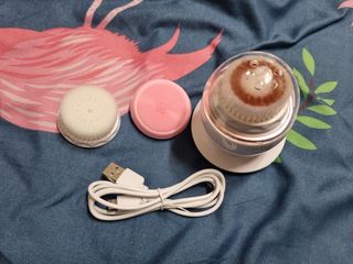 디하우트 랩 디하우트랩 클렌징 피부관리기 진동클렌저 실리콘+2종 인조모 브러시 — 4점을 준 리뷰어가 2021년 11월 올린 사용 사진