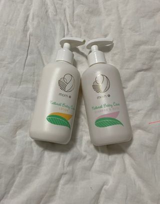 mom e 맘이 내추럴 베이비 케어 샴푸앤바스+로션 — 5점을 준 리뷰어가 2021년 1월 올린 사용 사진