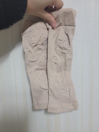 하트플로우 종아리 압박 밴드 스타킹 — 4점을 준 리뷰어가 2022년 10월 올린 사용 사진