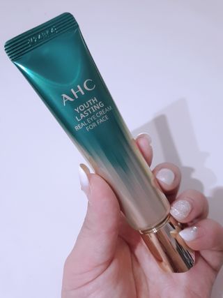 [NEW 탄력유턴 아이크림] AHC 유스 래스팅 리얼 아이크림 포 페이스 — 5점을 준 리뷰어가 2021년 4월 올린 사용 사진