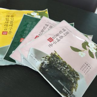 [해림맛김] 들기름에 구운 바삭바삭 김 4종 세트 + 1종 랜덤발송 총5개입 — 5점을 준 리뷰어가 2021년 2월 올린 사용 사진