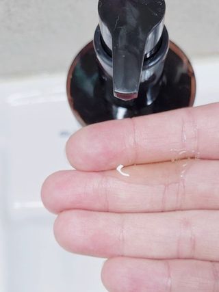 틱톡 [후르디아] 올리브영 아로마 비건 바디워시1종+바디로션1종 (그리너리) — 4점을 준 리뷰어가 2022년 12월 올린 사용 사진