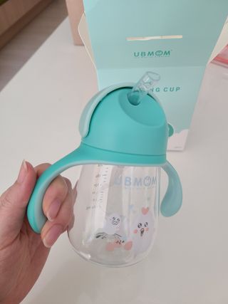 유비맘 트라이탄 코니빨대컵_컬러 랜덤 발송 — 5점을 준 리뷰어가 2021년 3월 올린 사용 사진