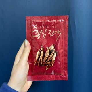 서울약사신협_프리미엄 6년근 홍삼진액_70mlx30포 — 5점을 준 리뷰어가 2021년 3월 올린 사용 사진