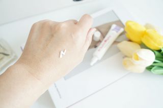 이엔코스 알부틴 알파 화이트닝크림 — 5점을 준 리뷰어가 2021년 5월 올린 사용 사진