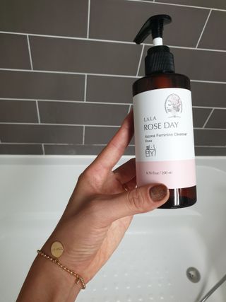 라라로즈데이 시즌2 여성청결제 200ml 아로마 페미민 클렌저, 독일더마인증 — 5점을 준 리뷰어가 2021년 9월 올린 사용 사진