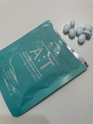 입 냄새 완화에 도움을 주는 에티켓 캔디 앳캔디 스트롱민트 — 5점을 준 리뷰어가 2021년 2월 올린 사용 사진