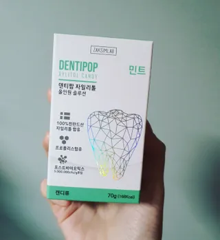 작심연구소 구취제거+충치예방+치아화이트닝 마법의 캔디 덴티팝3종(맛 랜덤 발송) — 5점을 준 리뷰어가 2022년 5월 올린 사용 사진