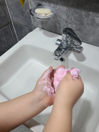 주식회사 권브라더스 [권브라더스] 목욕놀이 필수템, 핑키공주 유아버블클렌저 300ml 대용량 몽글몽글 구름 속 딸기향 — 5점을 준 리뷰어가 2022년 1월 올린 사용 사진