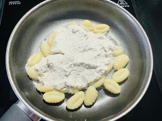 프레시지 [구매평]최현석의 쵸이닷 트러플 크림 뇨끼 (냉동) — 5점을 준 리뷰어가 2025년 8월 올린 사용 사진