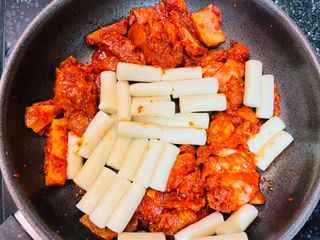 *구매평/프레시지 최현석 셰프의 닭갈비 떡볶이 (냉동) — 5점을 준 리뷰어가 2025년 9월 올린 사용 사진