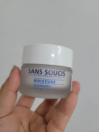 산수시 아쿠아 베네핏 24h 수부지 물광 속건조 수분크림 50ml — 5점을 준 리뷰어가 2021년 6월 올린 사용 사진