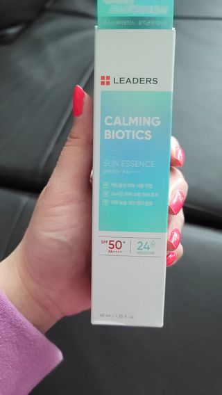 리더스코스메틱 리더스 카밍 바이오틱스 선 에센스 SPF 50+ PA++++ — 5점을 준 리뷰어가 2022년 5월 올린 사용 사진