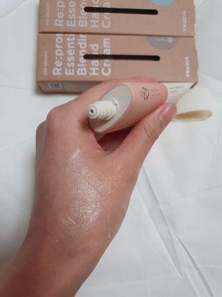 [후르디아] 끈적임 없는 착한성분 비건  핸드크림 3종 — 5점을 준 리뷰어가 2022년 10월 올린 사용 사진