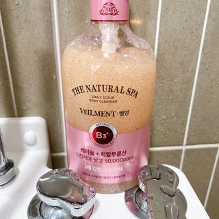 벨먼 내추럴스파 수분광채 스크럽 바디워시 600ml 5종 — 5점을 준 리뷰어가 2022년 5월 올린 사용 사진