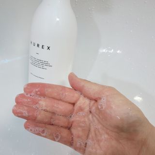 [HUREX] 휴렉스 볼류마이징 탈모완화 기능성 샴푸 본품+휴대용 — 5점을 준 리뷰어가 2021년 7월 올린 사용 사진