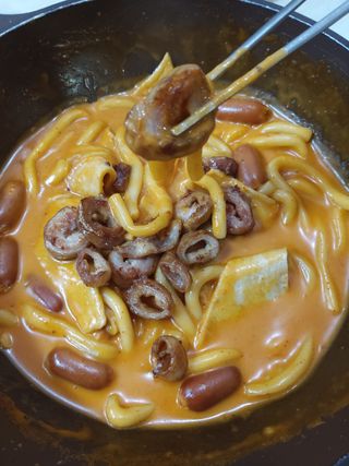 [앤더미트]더 불맛 직화 막창 매콤 떡볶이 1팩 (640g) — 5점을 준 리뷰어가 2022년 5월 올린 사용 사진