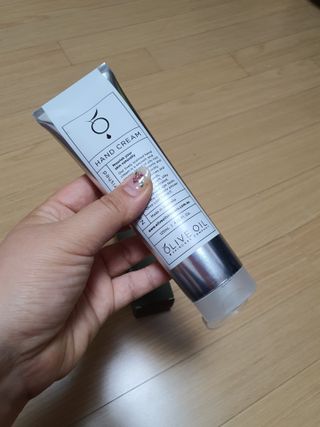 올리브 오일 스킨케어 컴퍼니 [OOSC] 보송보송한 내추럴리 너리시드 핸드크림 125ml — 4점을 준 리뷰어가 2021년 4월 올린 사용 사진