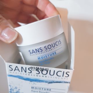 산수시 아쿠아 베네핏 24h 수부지 물광 속건조 수분크림 50ml — 5점을 준 리뷰어가 2021년 6월 올린 사용 사진