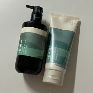틱톡 [후르디아] 올리브영 아로마 비건 바디워시1종+바디로션1종 (그리너리) — 5점을 준 리뷰어가 2022년 12월 올린 사용 사진