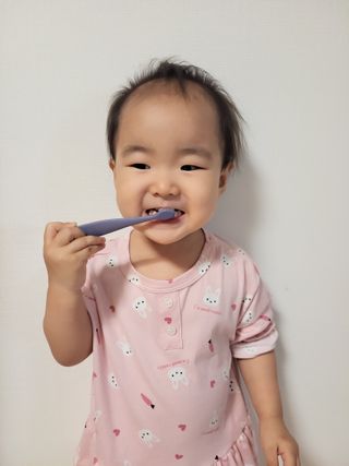 마더케이 0.5단계 유아 칫솔 세트 — 5점을 준 리뷰어가 2021년 11월 올린 사용 사진