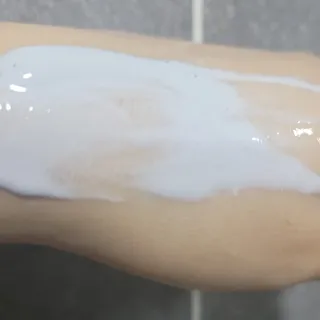 벨먼 내추럴 스파 머드레티놀 바디워시(그린로즈, 미드나잇 피오니) — 5점을 준 리뷰어가 2022년 11월 올린 사용 사진
