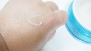 비엠비코 [썸머케어] 퀸79 노블 골드 아쿠아크림+더 선스틱 SPF50+PA+++ — 5점을 준 리뷰어가 2021년 6월 올린 사용 사진