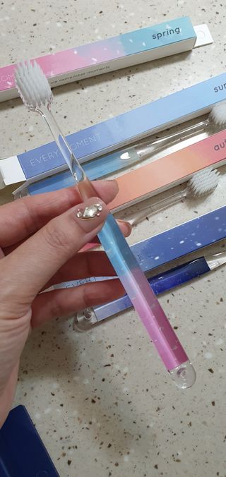 에브리모먼트 에브리 모먼트 칫솔 Every moment toothbrush — 5점을 준 리뷰어가 2022년 2월 올린 사용 사진