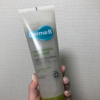 더마비 프레쉬 모이스처 스크럽 바디 워시 — 5점을 준 리뷰어가 2021년 4월 올린 사용 사진