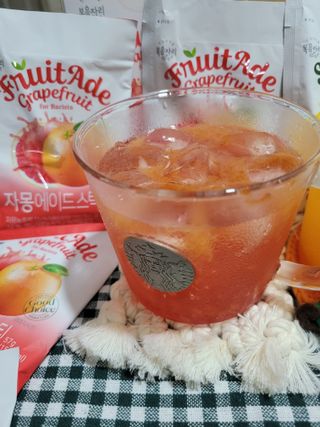 [복음자리] 바리스타 패키지 2종 랜덤발송 (딸기스무디 스틱+샤인머스캣에이드 or 망고스무디+자몽에이드) — 5점을 준 리뷰어가 2022년 7월 올린 사용 사진