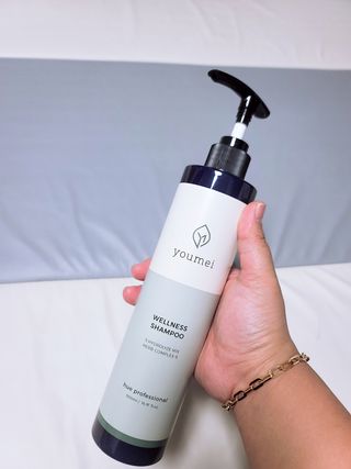 유메이 웰니스 샴푸 + 유메이 스칼프 브러쉬 — 5점을 준 리뷰어가 2022년 2월 올린 사용 사진