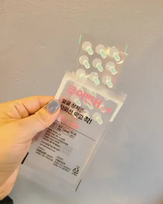 [큐어반H 스팟] 자외선 99프로 차단되는 스틱타입 스팟밴드(1팩 / 66매입) — 5점을 준 리뷰어가 2022년 12월 올린 사용 사진