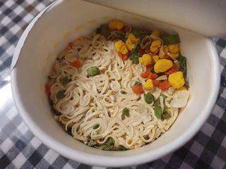 NISSIN 닛신 컵누들  4종 - 씨푸드오리지날, 씨푸드 스파이시, 씨푸드 커리, 씨푸드 XO소스 — 5점을 준 리뷰어가 2021년 12월 올린 사용 사진