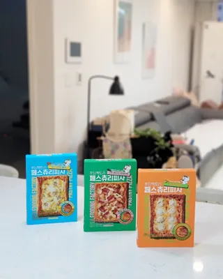 [푸딩팩토리] 페스츄리 피자 4종 택3_파이브 치즈/페퍼로니 비프칠리/고추베이컨 포테이토/허니고르곤졸라 — 5점을 준 리뷰어가 2022년 6월 올린 사용 사진