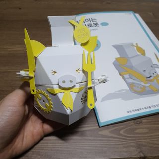 움직이는 종이로봇 - 로빗 로얄버전 움직이는 종이 로봇 - 로빗 — 5점을 준 리뷰어가 2020년 12월 올린 사용 사진