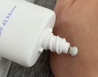 바노바기 코스메틱 바노바기 밀크씨슬 리페어 시카 선스크린 플러스 50ml — 3.5점을 준 리뷰어가 2023년 3월 올린 사용 사진