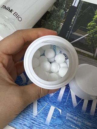 씽크바이오 히알루론 에센스 에어볼 28ea/ 부스팅 세럼 250ml 2종 세트 — 5점을 준 리뷰어가 2022년 8월 올린 사용 사진
