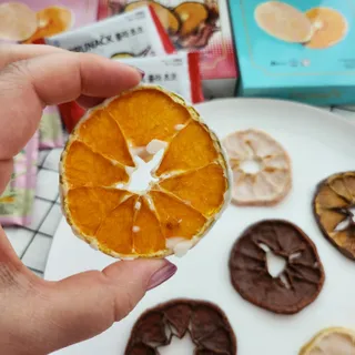 프루낵 제주감귤 초코5봉입 4종(화이트초코,다크초코,요구르트초코,콜라초코)  24g(4.8*5봉입) — 5점을 준 리뷰어가 2022년 11월 올린 사용 사진