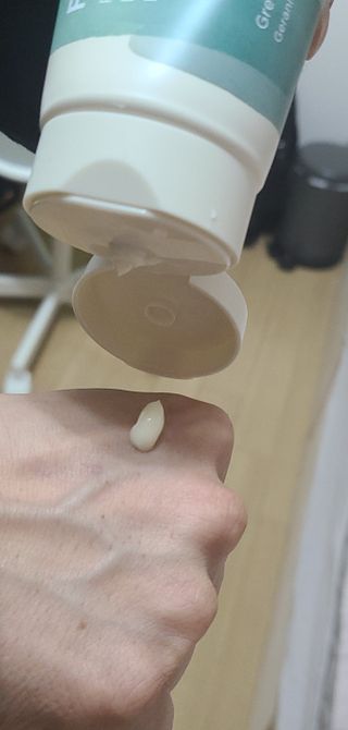[후르디아] 올리브영 저자극 비건바디로션 — 5점을 준 리뷰어가 2023년 1월 올린 사용 사진