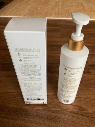 [엠메이데이] 샤워인샤워 화이트 바디 톤업크림 300g — 5점을 준 리뷰어가 2021년 12월 올린 사용 사진