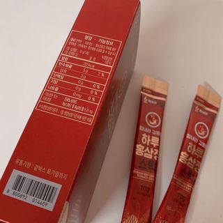 힘내라김홍삼 하루홍삼정스틱 10g x 10포 — 3점을 준 리뷰어가 2021년 3월 올린 사용 사진