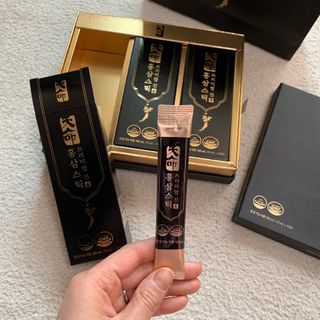 헬스업_천명진프리미엄홍삼스틱_10ml x 30포 — 5점을 준 리뷰어가 2021년 2월 올린 사용 사진