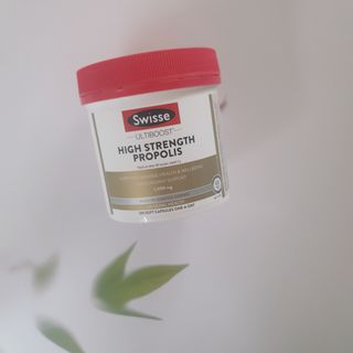 Swisse 스위스 고함량 프로폴리스 2,000mg 210정 — 5점을 준 리뷰어가 2021년 11월 올린 사용 사진