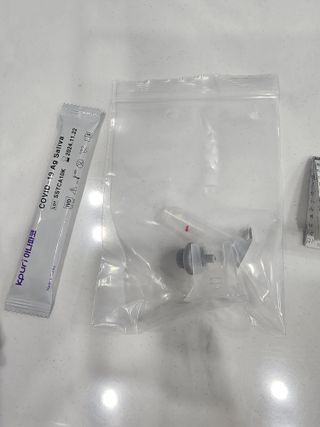 케이퓨리 아나파코 코로나 타액 자가 진단키트 1회분 3개 — 5점을 준 리뷰어가 2023년 4월 올린 사용 사진