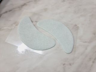 건강누리인터내셔날 레아라 다이아포스 슬리핑 아이패치 골드 & 물광 아이패치 [14회분/총 28매] — 5점을 준 리뷰어가 2022년 7월 올린 사용 사진