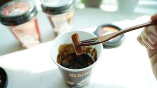 유비쿡 컵떡볶이 매운컵떡볶이2개/ 짜장컵떡볶이 2개  총 4개세트 — 5점을 준 리뷰어가 2021년 6월 올린 사용 사진