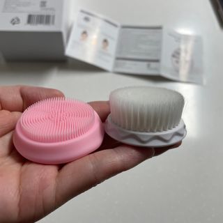 디하우트 랩 디하우트랩 클렌징 피부관리기 진동클렌저 실리콘+2종 인조모 브러시 — 3.5점을 준 리뷰어가 2021년 11월 올린 사용 사진