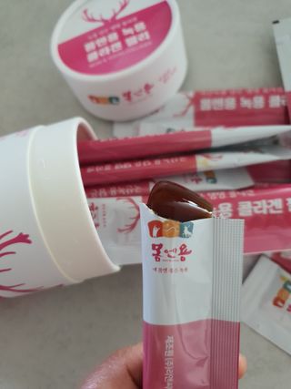 [몸엔용] 녹용 담은 탱탱 콜라겐 녹용 콜라겐 젤리 15g x 20포 — 5점을 준 리뷰어가 2022년 4월 올린 사용 사진