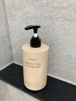 프리마인 더이상 뻣뻣하고 효과없는 탈모샴푸는 NO. 근본부터 케어하는 셀베이스 그린티샴푸(500ml) — 5점을 준 리뷰어가 2023년 2월 올린 사용 사진